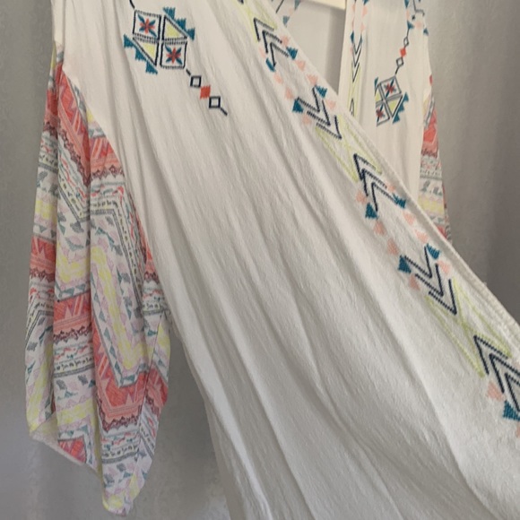 KENDALL & KYLIE KIMONO With Southwest Embroidered Design. Sz:M - Picture 5 of 9